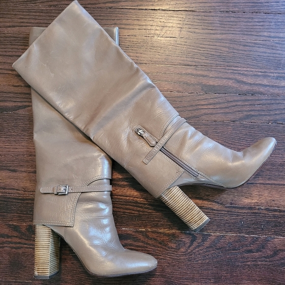 Tory Burch Elegant Brown Knee-High Leather Boots - Picture 5 of 16